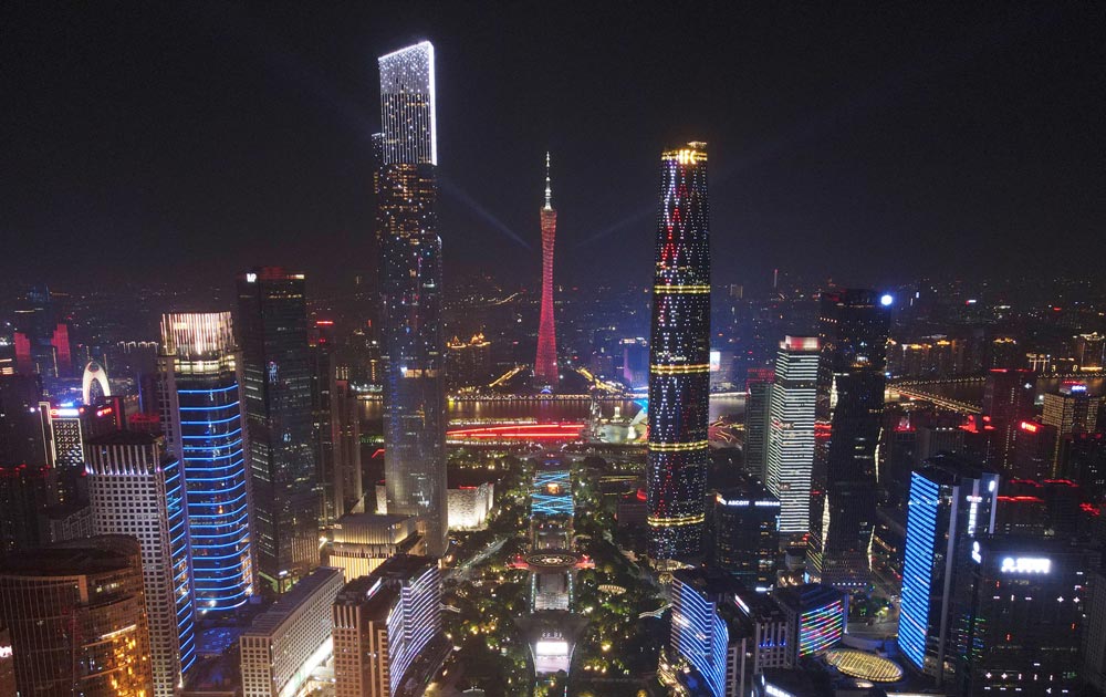 廣州“一帶兩軸三節(jié)點”燈光秀為慶祝建黨100周